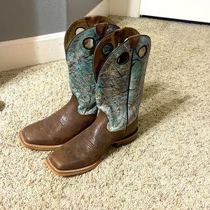 Close to new Ariat Boots!